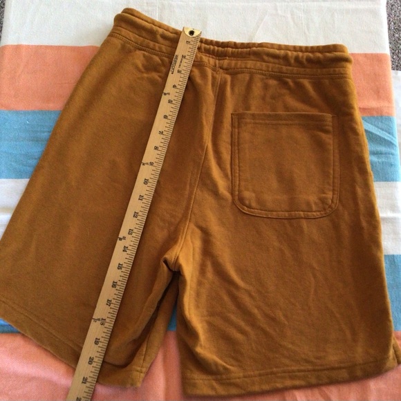 Bundle of mens summer stuff. 2 tank tops and a pair of comfy shorts. - Picture 9 of 13